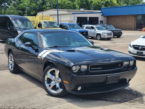 Used 2014 Dodge Challenger R/T RWD image 29