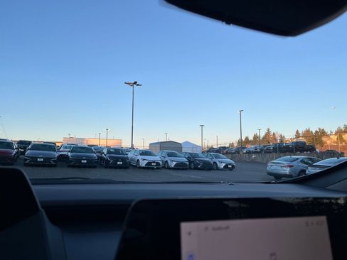 Used 2025 Toyota Prius LE image 20