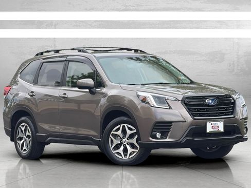 Used 2024 Subaru Forester Premium AWD/4WD image 2