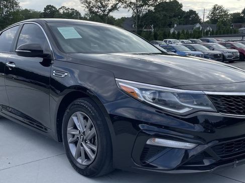 Used 2018 Kia Optima S FWD image 1
