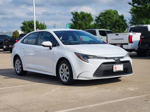 Used 2024 Toyota Corolla LE image 2