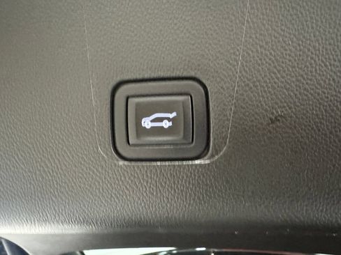 Used 2023 Chevrolet Traverse RS AWD/4WD image 40
