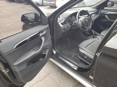 Used 2022 BMW X1 xDrive28i w/ Convenience Package AWD/4WD image 9