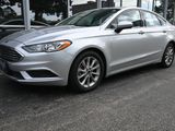 Used 2017 Ford Fusion SE w/ Fusion SE Technology Package image 2