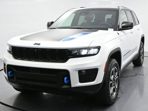 Used 2022 Jeep Grand Cherokee Trailhawk AWD/4WD image 3