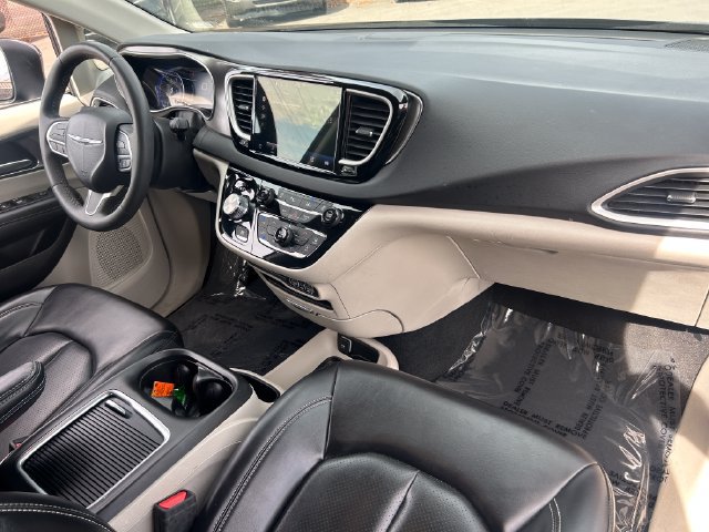 Used 2023 Chrysler Pacifica Touring-L FWD image 36