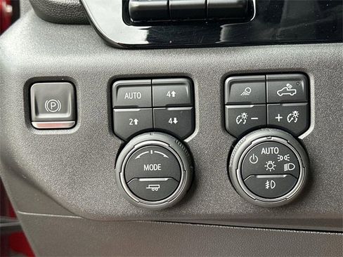 Used 2022 Chevrolet Silverado 1500 ZR2 w/ Technology Package image 16