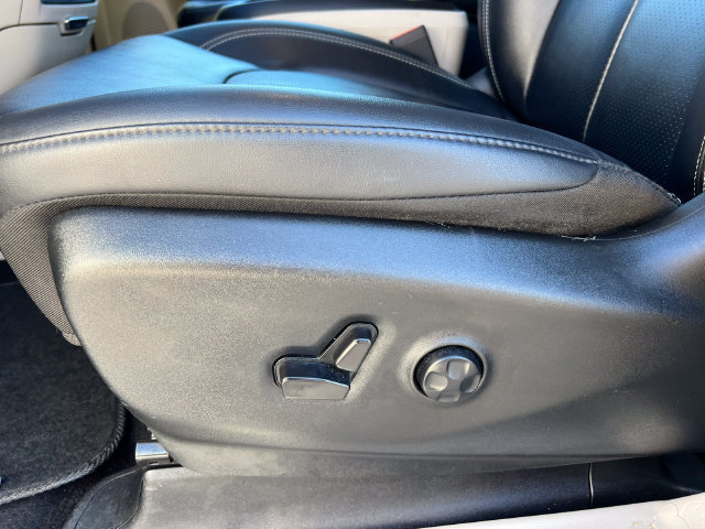 Used 2024 Chrysler Pacifica Touring-L FWD image 11