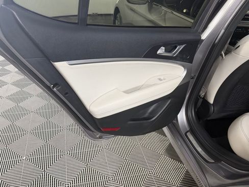 Used 2025 Genesis G70 2.5T image 26