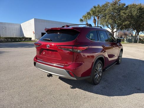 Used 2021 Toyota Highlander Platinum image 5