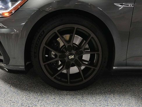 Used 2018 Volkswagen Golf 4-Door image 5