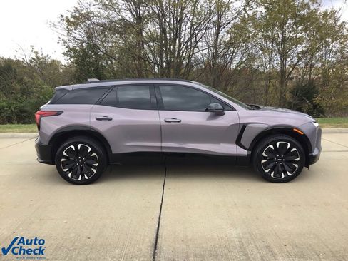 Used 2024 Chevrolet Blazer EV RS image 2