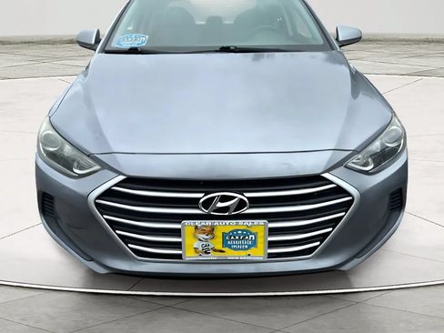 Used 2017 Hyundai Elantra SE FWD image 2