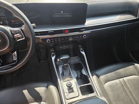 Used 2025 Kia Sorento S w/ Panoramic Sunroof Package FWD image 16