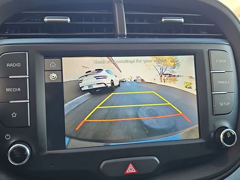 Used 2025 Kia Soul LX w/ LX Technology Package FWD image 25