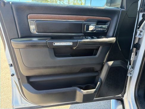 Used 2017 RAM 1500 Laramie AWD/4WD image 12