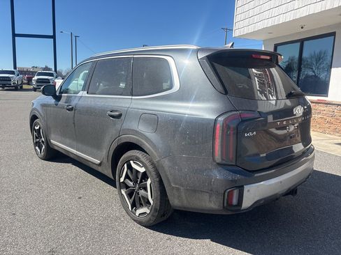 Used 2024 Kia Telluride EX w/ EX Captain's Chair Package image 6