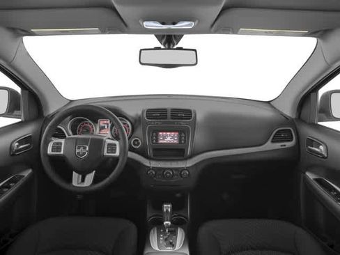 Used 2017 Dodge Journey SXT w/ Comfort/Convenience Group FWD image 4