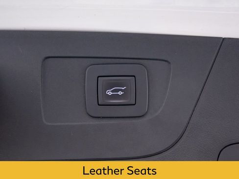 Used 2019 Buick Regal Essence w/ Driver Confidence Package I image 19