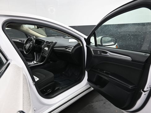 Used 2019 Ford Fusion SE image 19