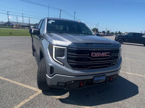 Used 2024 GMC Sierra 1500 AT4 w/ AT4 Premium Package AWD/4WD image 5