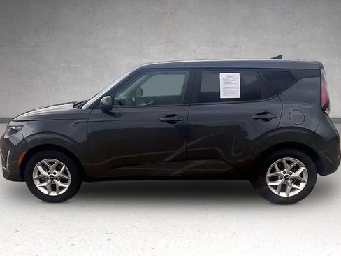 Used 2023 Kia Soul LX w/ Option Group 015 FWD image 3