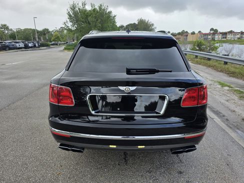 Used 2019 Bentley Bentayga image 6