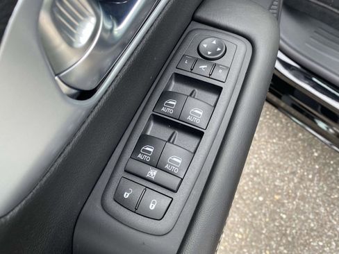 New 2026 Chrysler Pacifica Limited image 18