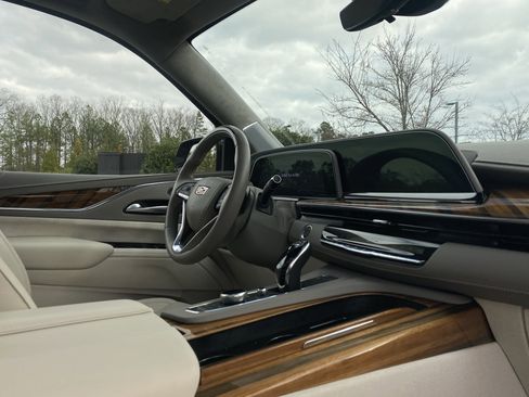 Used 2024 Cadillac Escalade Sport Platinum w/ Heavy-Duty Trailer Package image 6