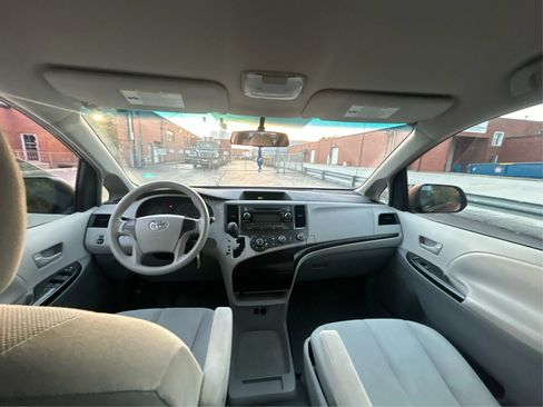 Used 2011 Toyota Sienna CE image 24