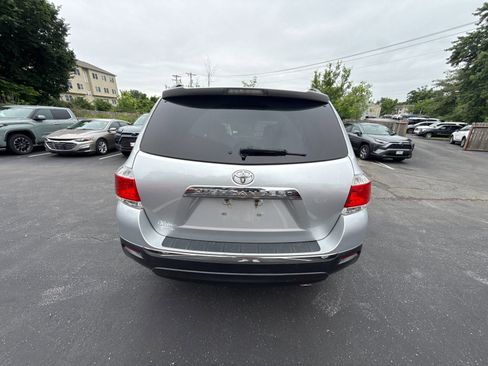 Used 2012 Toyota Highlander Limited w/ Tow Pkg FWD image 2