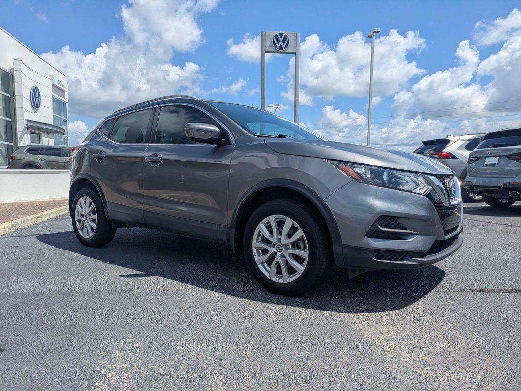 Used 2020 Nissan Rogue Sport SV FWD image 3