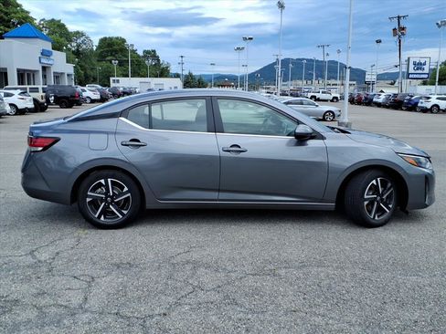 Used 2024 Nissan Sentra SV FWD image 3