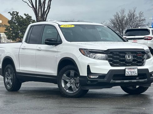 Used 2025 Honda Ridgeline TrailSport image 2