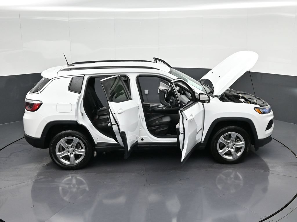 Used 2023 Jeep Compass Latitude AWD/4WD image 36