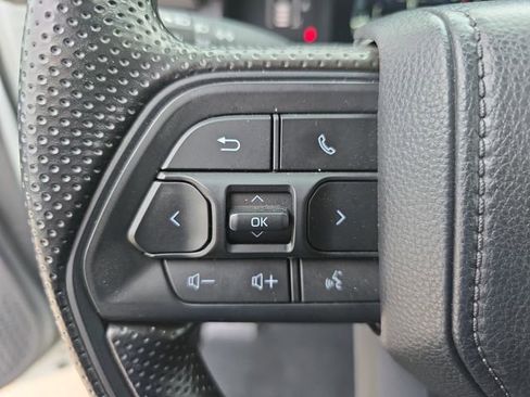 Used 2025 Toyota Tacoma SR image 15