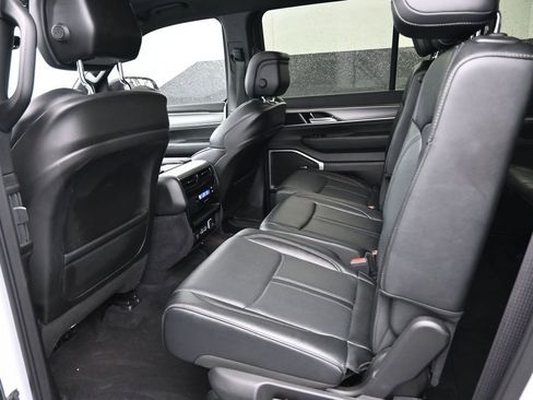 Used 2024 Jeep Wagoneer Series II AWD/4WD image 17