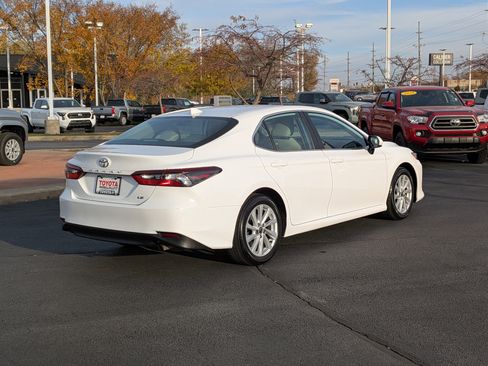 Used 2022 Toyota Camry LE image 8