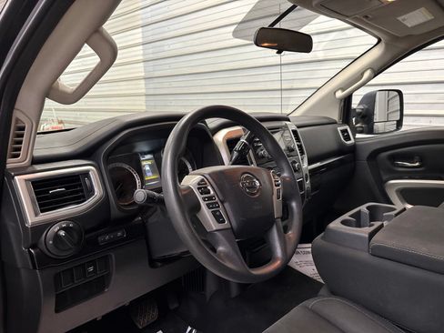 Used 2017 Nissan Titan SV AWD/4WD image 14