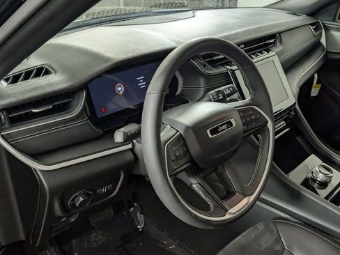 Used 2023 Jeep Grand Cherokee L Laredo image 13