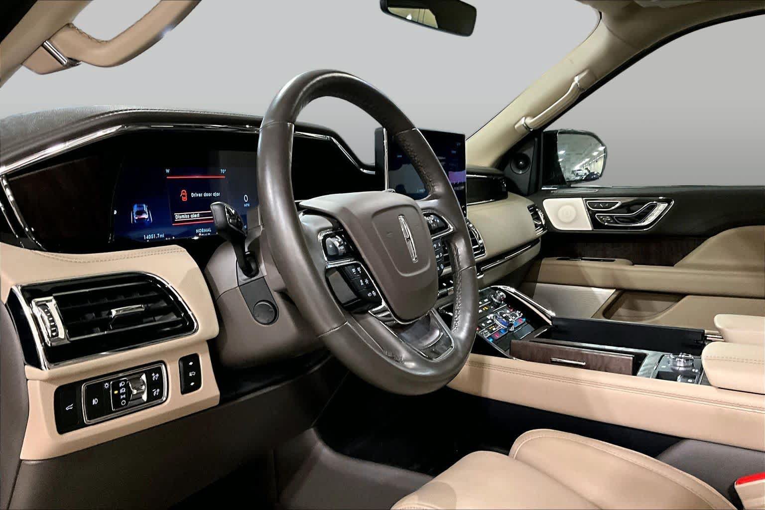 Used 2022 Lincoln Navigator Reserve AWD/4WD image 17