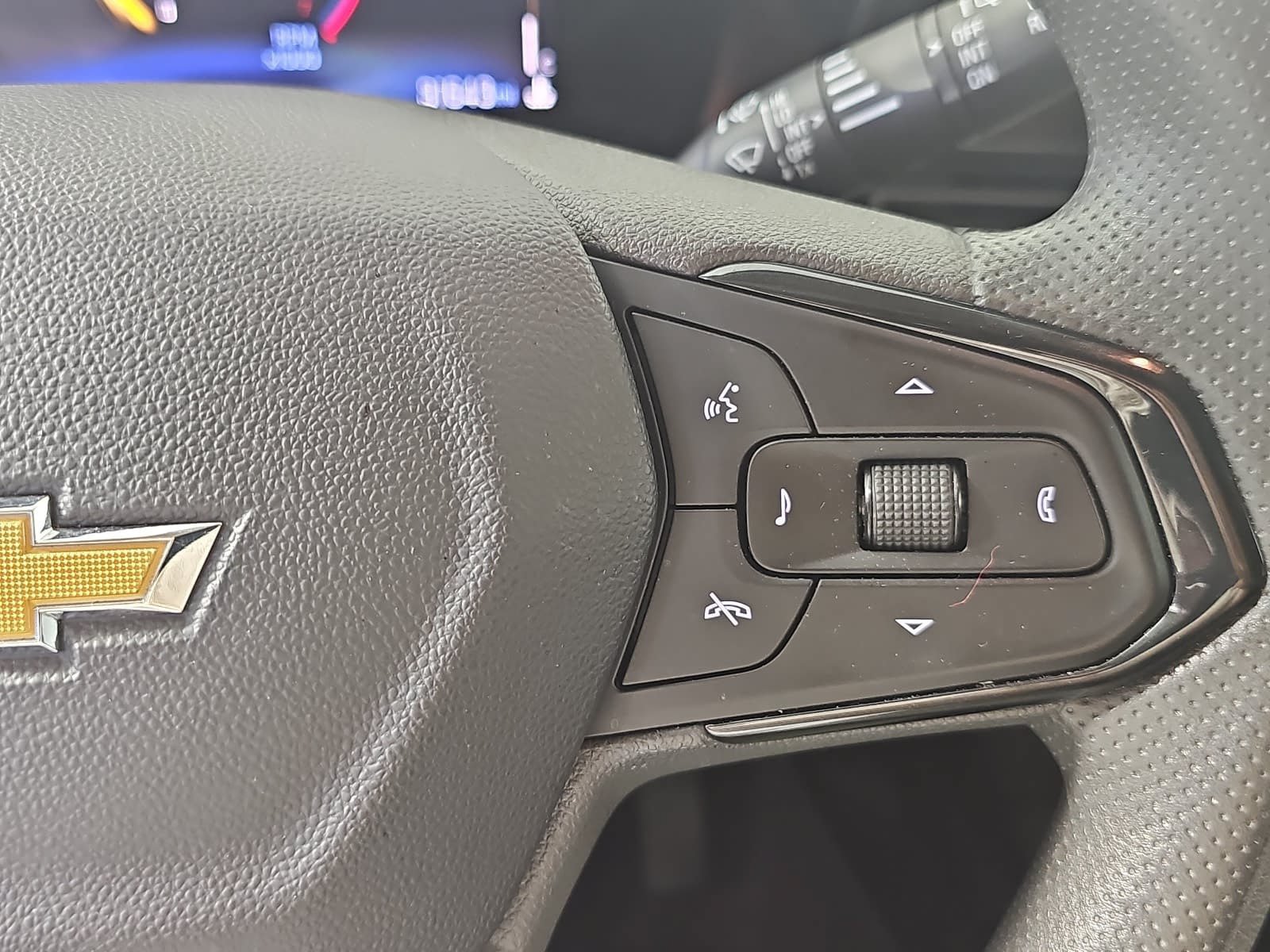 Used 2025 Chevrolet Trax LT FWD image 15