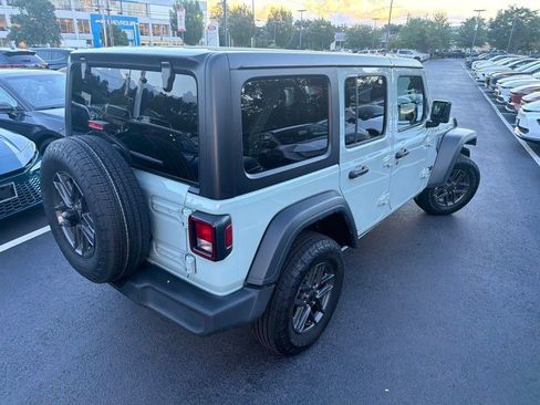 Used 2024 Jeep Wrangler Unlimited Sport AWD/4WD image 5