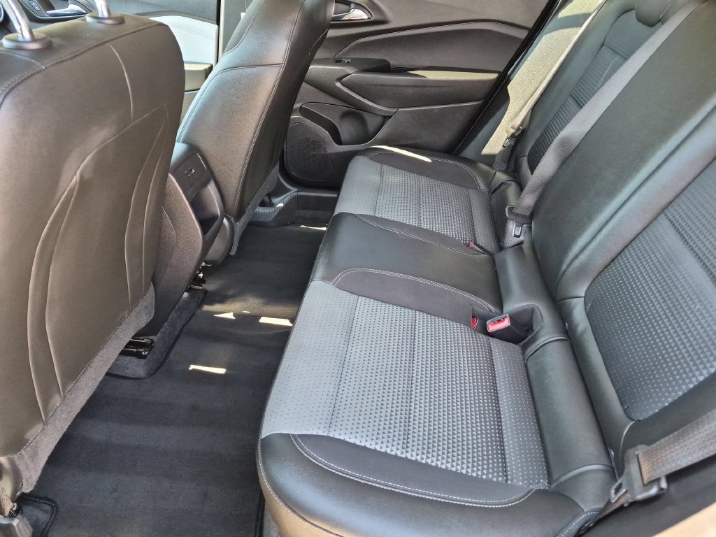 Used 2026 Chevrolet Trax LT FWD image 26