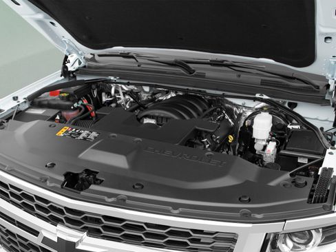 Used 2018 Chevrolet Suburban LT RWD image 16