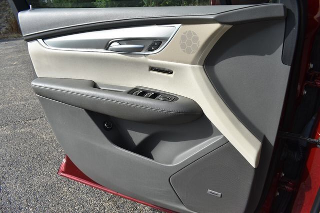 Used 2018 Cadillac XT5 Luxury w/ Driver Awareness Package AWD/4WD image 38