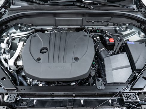 New 2026 Volvo XC60 B5 Plus w/ Climate Package image 9