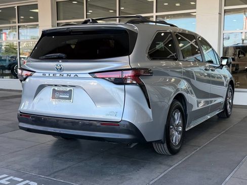 Certified 2021 Toyota Sienna XLE FWD image 15