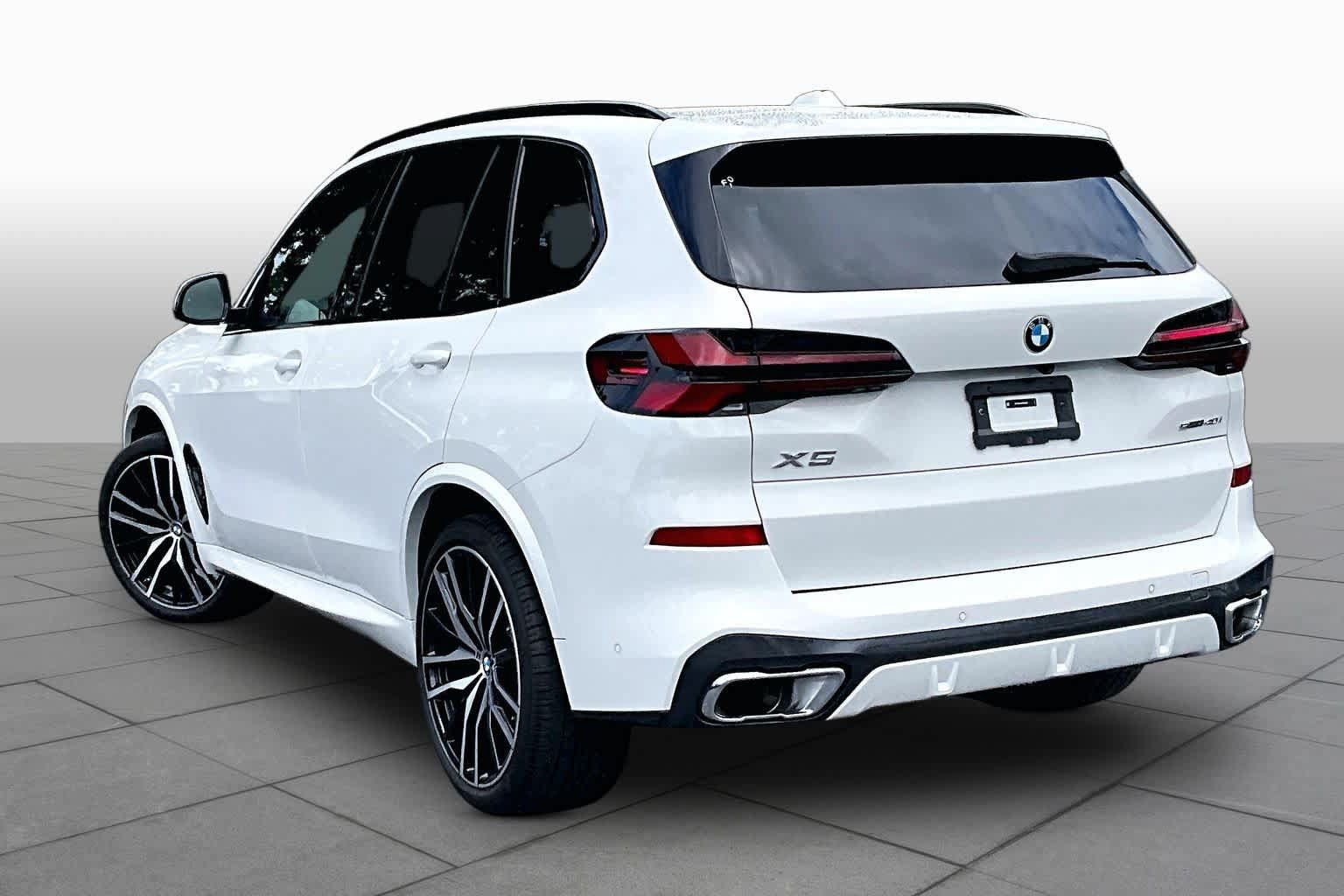 Used 2025 BMW X5 sDrive40i w/ M Sport Package RWD image 12