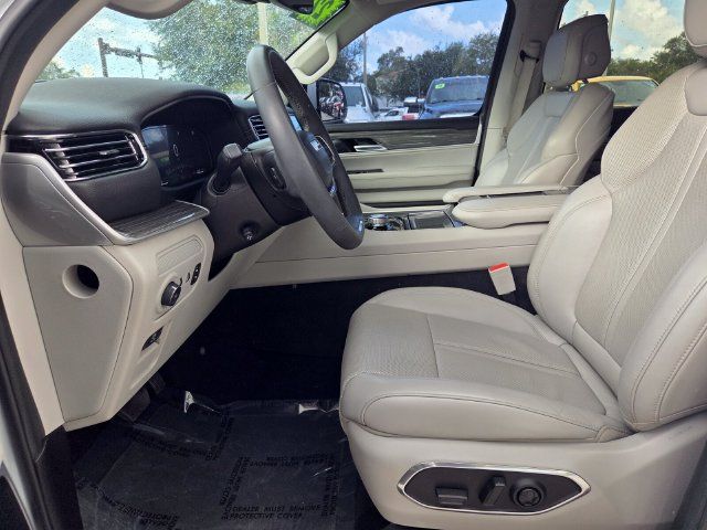 Certified 2022 Jeep Wagoneer Series III w/ Flexible Seating Group RWD image 13